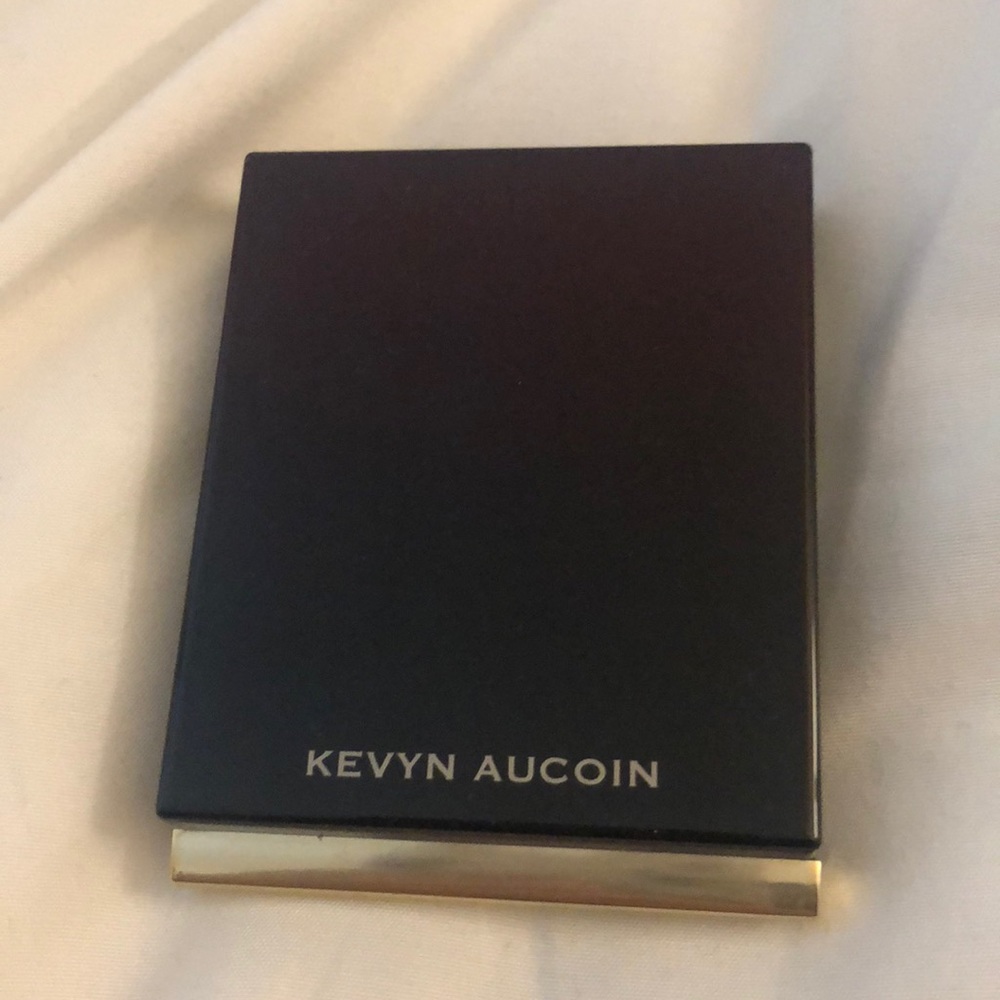 Kevyn Aucoin Face Powder Foundation shade PF05